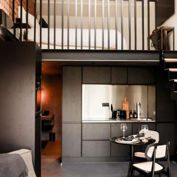 Le Garage de Charly - Aux rêves des Champs，位于Éghezée的酒店