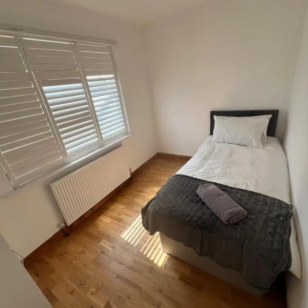 Good Priced Single Rooms in Northolt，位于Northolt的酒店