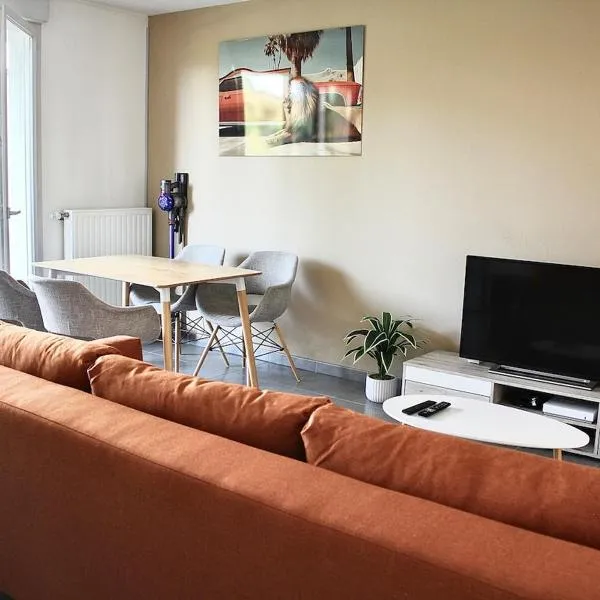 Appartement proche grands axes - parking privé，位于皮埃尔贝尼特的酒店