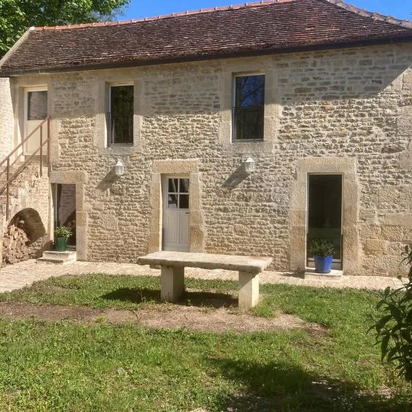 La petite Chapelle，位于LʼIsle-sur-Serein的酒店