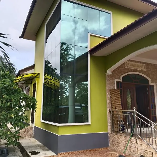 BESUT Homestay Hejau 5R3B，位于Kampong Amir的酒店