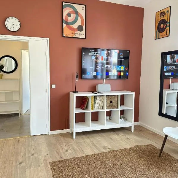 Elegant 2 Bedroom Apartment with Free Parking Paris St-Denis by Immo Kit BNB，位于圣但尼的酒店