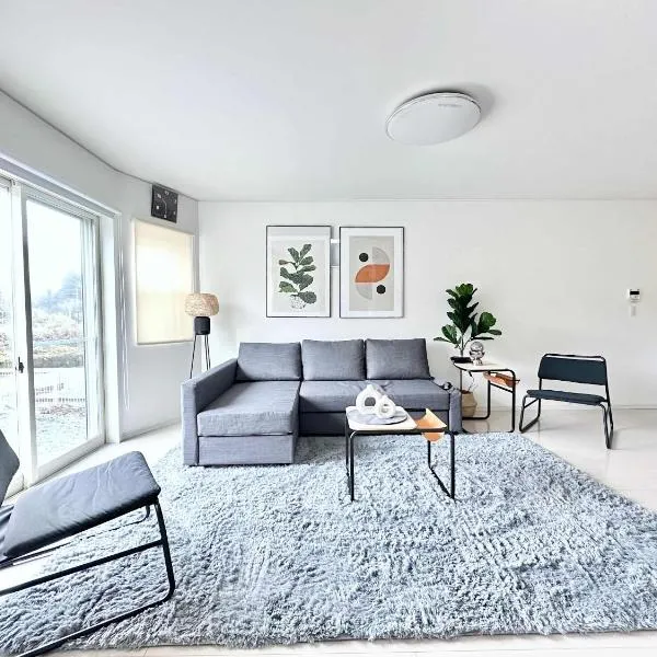 Modern designed property 15 mins from Kumamoto station by Restavio，位于大洲的酒店