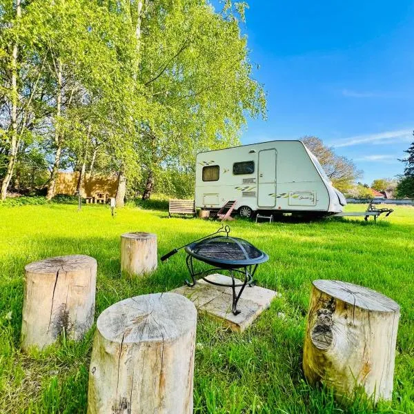 Karavan v březovém háječku，位于Pačejov的酒店