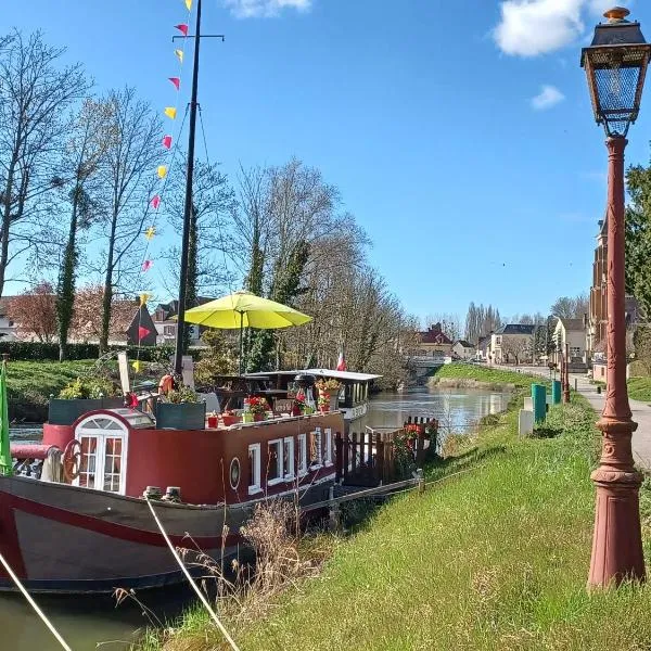 Sur la Somme à bord de la péniche Arche de Noé，位于Pont-Rémy的酒店