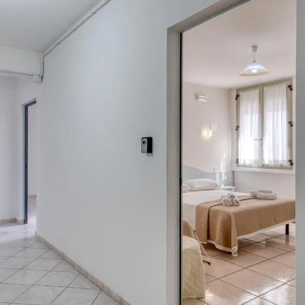Camere a 50 m dalla spiaggia sabbiosa e 200 m dal centro，位于托雷圣乔万尼乌的酒店