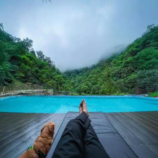 Haut Monde Hill Stream Resort and Spa，位于德拉敦的酒店