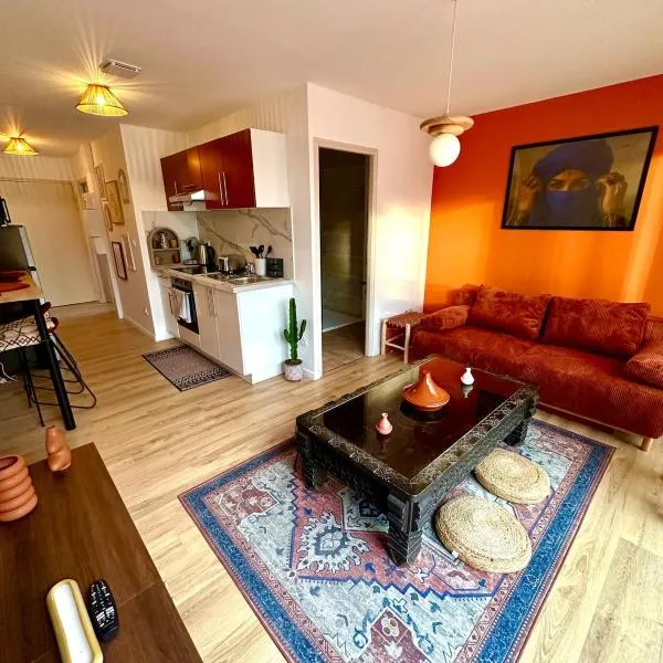 "Nuits du désert" - Appartement avec terrasse，位于圣康坦的酒店