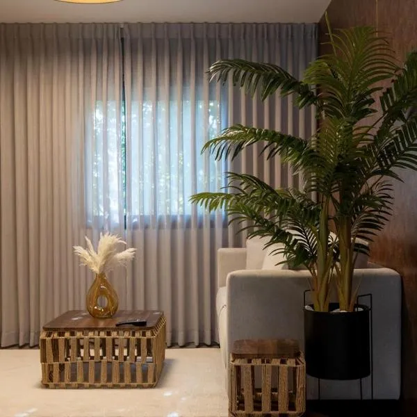 URBAN Modern accommodation in the Galilee，位于谢莫纳城的酒店