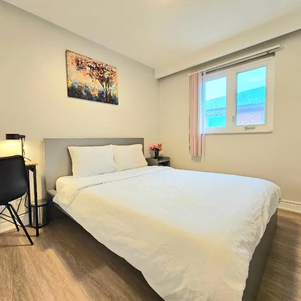 A Home Away-Cozy Guest Room in Toronto，位于多伦多的酒店
