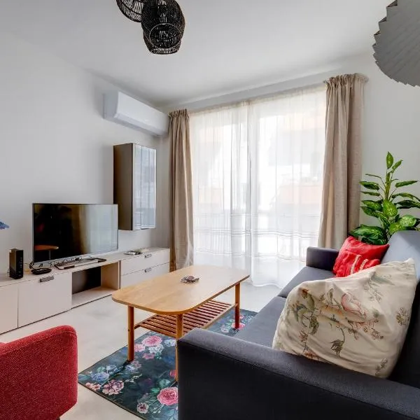 Charming Central Apartment, Your Perfect Getaway，位于姆西达的酒店