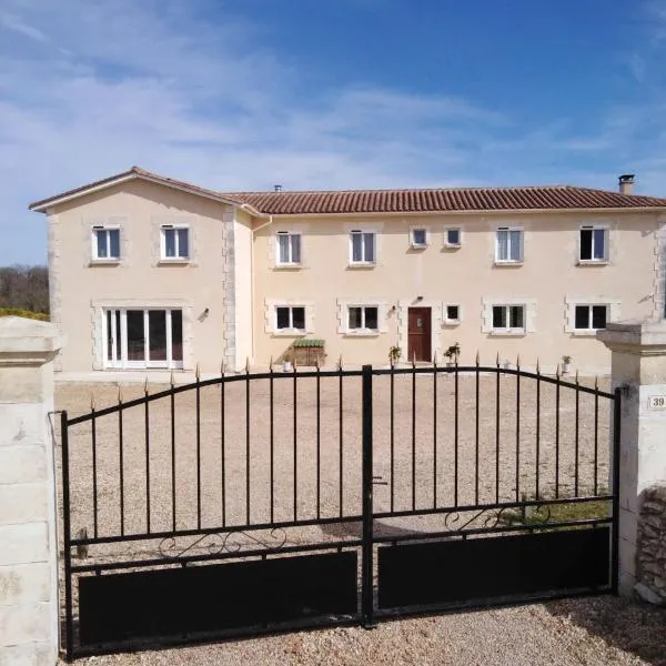 Le clos de bourdeilles chambre 3 avec wifi，位于Bourdeilles的酒店