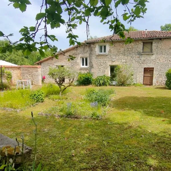 Les Murmures de Charente，位于Villiers-le-Roux的酒店