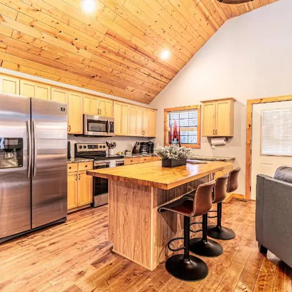 Whispering Pines Cabin，位于惠提尔的酒店