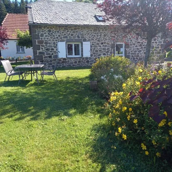 ferme de Lamourio，位于Saint-Cernin的酒店