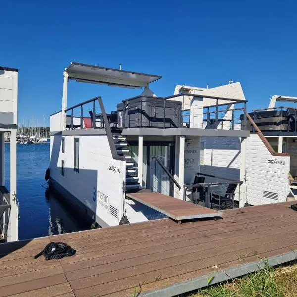Floating House SENA，位于普拉的酒店