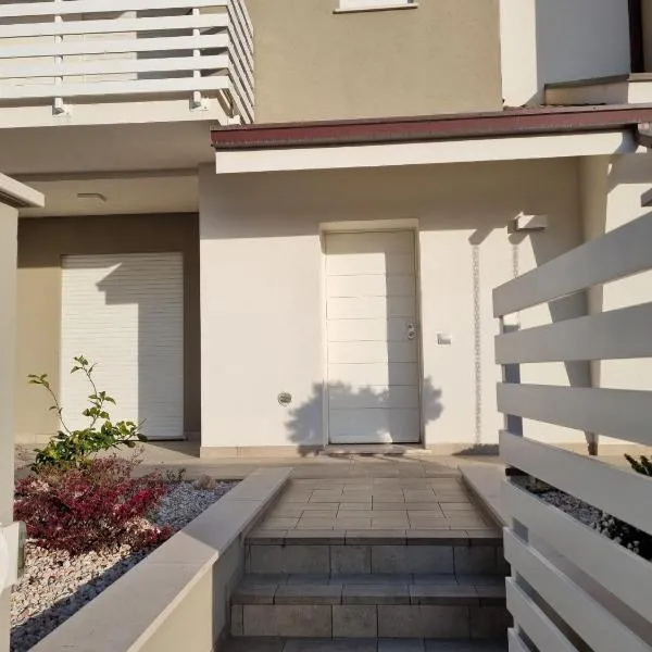 Appartamento con due camere a Ponte Sasso，位于马洛塔的酒店