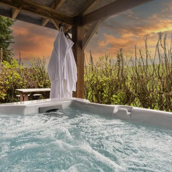 Scenery Hill Hideaways The Coach House Charming Retreat with Jacuzzi and BBQ Hut Near the Lake District，位于沃金顿的酒店