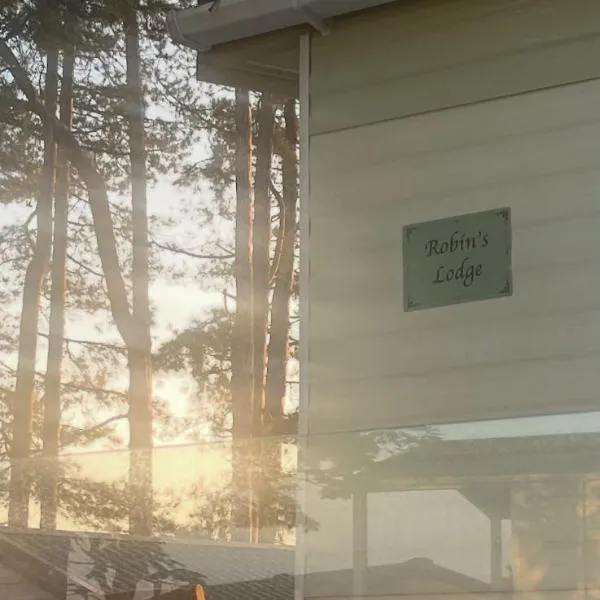 Robins Lodge by the sea，位于Lytchett Minster的酒店