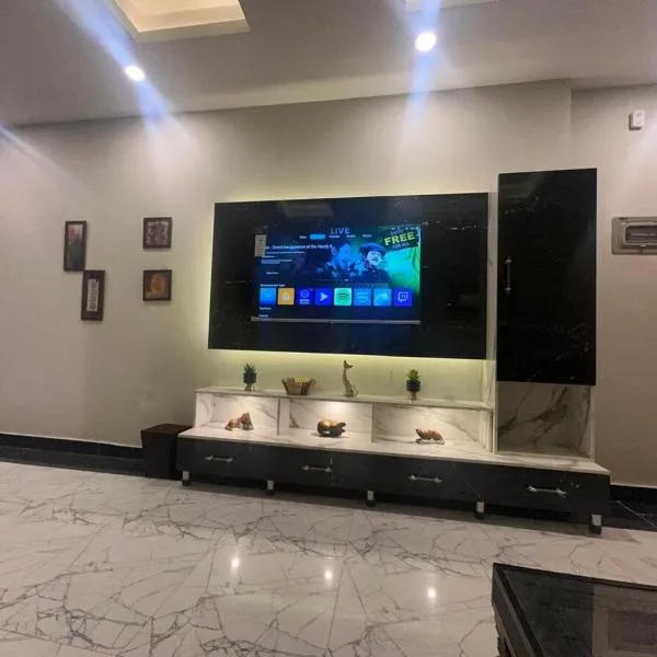 Cozy apartment, luxury amenities!，位于拉瓦尔品第的酒店