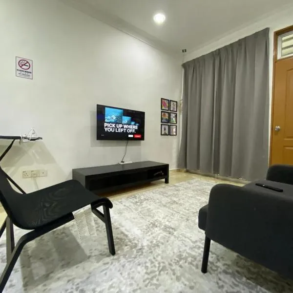 Deena's Cottage Homestay Kulim Hitech Hospital Kulim, Three bedrooms Single Storey Terrace House，位于居林的酒店