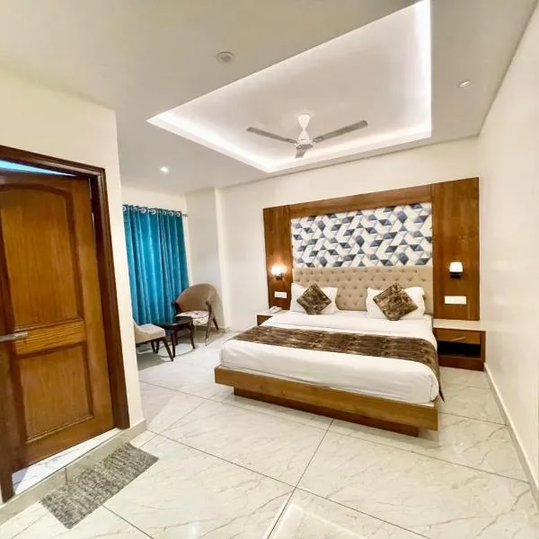 HOTEL M G - PALACE Near Mall Road - Restaurant And Private Parking And Lift Facilitie - Hygiene & Spacious Room - A Premium Hotel In Mussoorie，位于穆索里的酒店