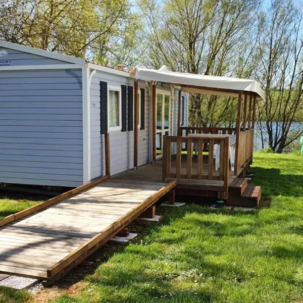Mobile home 12 lac de bairon，位于Sauville的酒店