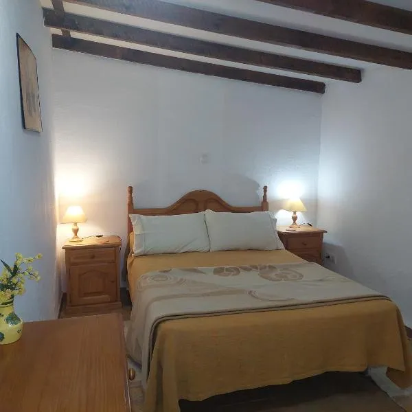 Los Rubiales - Andalusian self catering apartments with pool，位于韦尔卡尔-奥韦拉的酒店