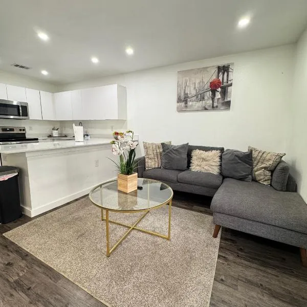 Central Dallas - SLEEK Luxurious 1BED 1BATH PAD，位于达拉斯的酒店
