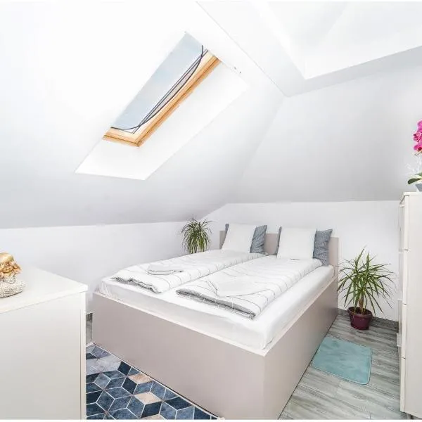 Bloc nou cu parcare privata - Hella apartament，位于Giroc的酒店
