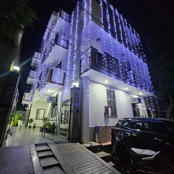 Shri Krishna Divine Dham，位于马图拉的酒店