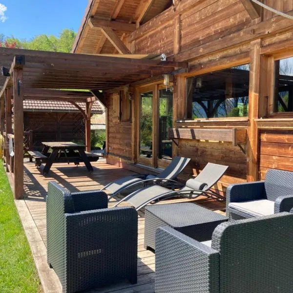 Chalet Cosy avec terrasse plein sud, 2 chambres, au cœur de la Haute-Savoie，位于Châtillon-sur-Cluses的酒店