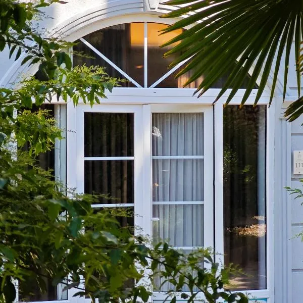 Hotel LUMINOSA，位于斯库台的酒店