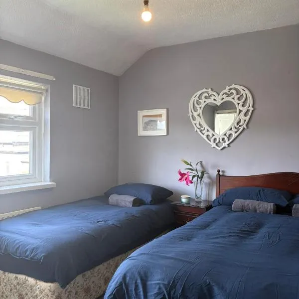 Superb Triple Room near Airport - 4，位于都柏林的酒店