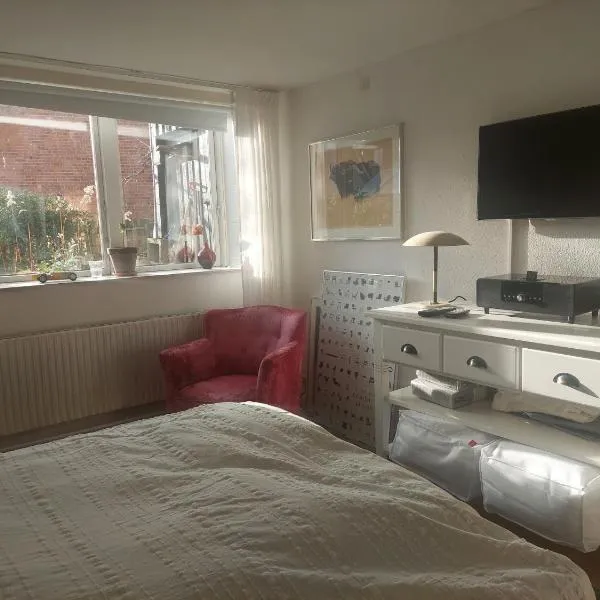 Villa Rosa, dobblebed, own kitchen, own bath and own entrance，位于哥本哈根的酒店