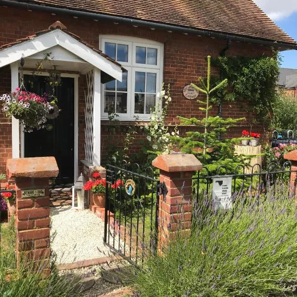 St Catherines Cottage The Old Schoolhouse，位于朗梅尔福德的酒店