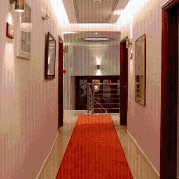 阿夫拉酒店，位于卡尔季察的酒店
