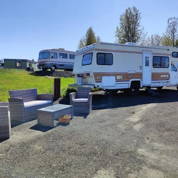 American RV Jamboree - farmstay，位于Svalbarðseyri的酒店