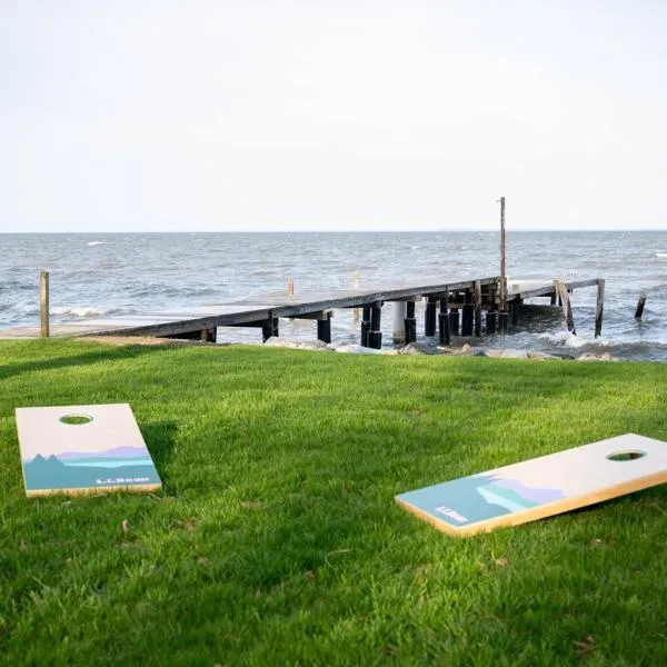 Waterfront Lux Cottage With Amazing Views Near DC，位于北滩的酒店