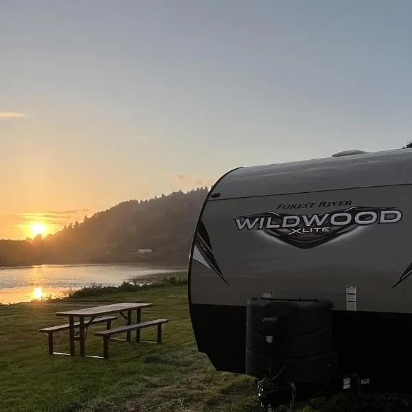 Wildwood camper - site #72，位于克拉马斯的酒店