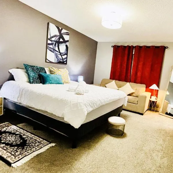 Luxury family vacation rental in Laurel Edmonton，位于埃德蒙顿的酒店