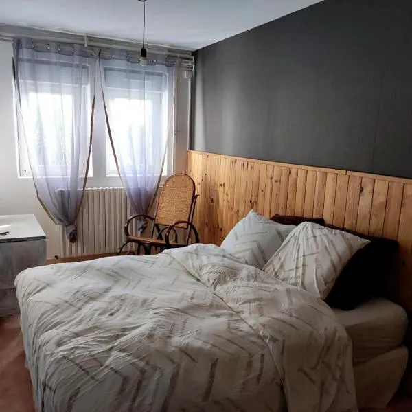 Logement autonome pour 2 personnes au RDC，位于盖雷的酒店