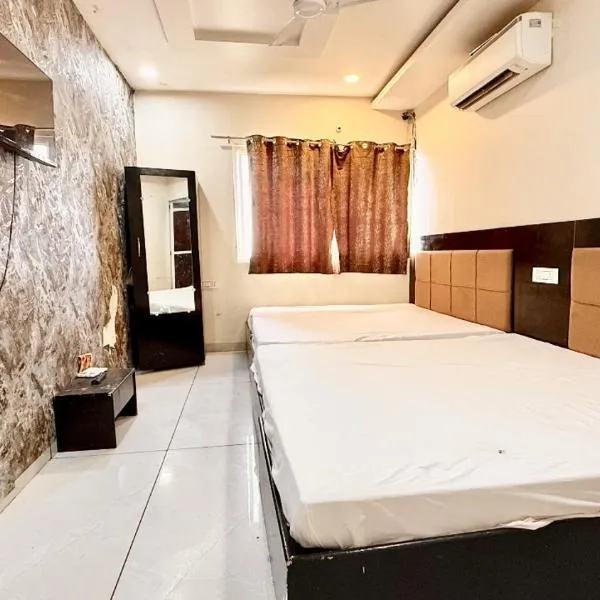 UJJAIN HOTELWHITE #LOTUS Near Shri Mahakaleshwar Jyotirlinga Temple and Railway Station Ujjain - A Luxuary Hotel in Ujjain，位于乌贾因的酒店