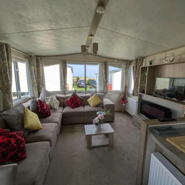 St Marys Light house, Caravan Rentals，位于惠特利湾的酒店