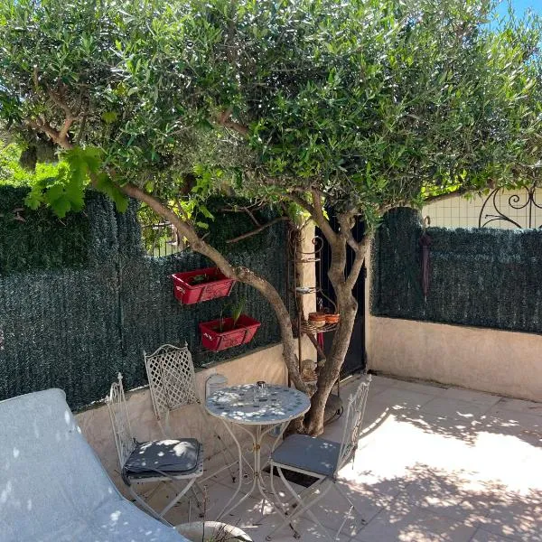 Villa Club PHŒNIX，位于邦多勒的酒店