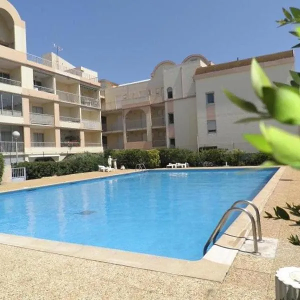 Gruissan Plage Studio RDC avec Piscine Wifi Parking Clim，位于格吕桑的酒店