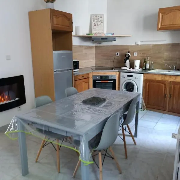 Appartement avec terrasse 53m2，位于Saint-Martin-de-Valamas的酒店