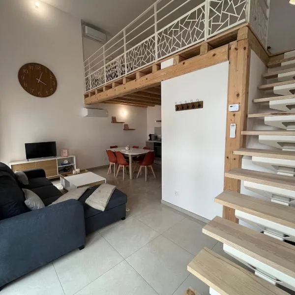 Appartement proche du lac de Vouglans，位于Charchilla的酒店