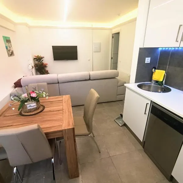 VIP Poolsuite Calafell，位于卡拉费尔的酒店