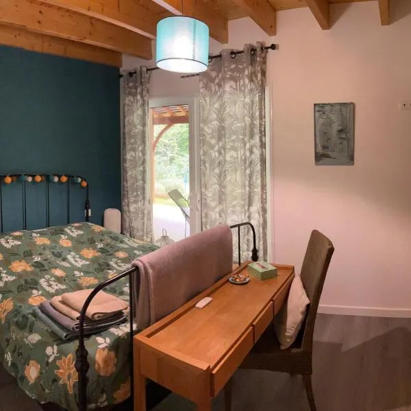 Chambre calme sur terrasse - proche Canal Nantes à Brest，位于Plessé的酒店